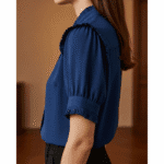 De Blouse met Korte Mouw: Een Ode aan Veelzijdigheid en Tijdloze Stijl