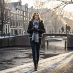 Stijlvol de Vrieskou Trotseren: Waarom de Korte Dames Winterjas Onmisbaar is in Jouw Garderobe